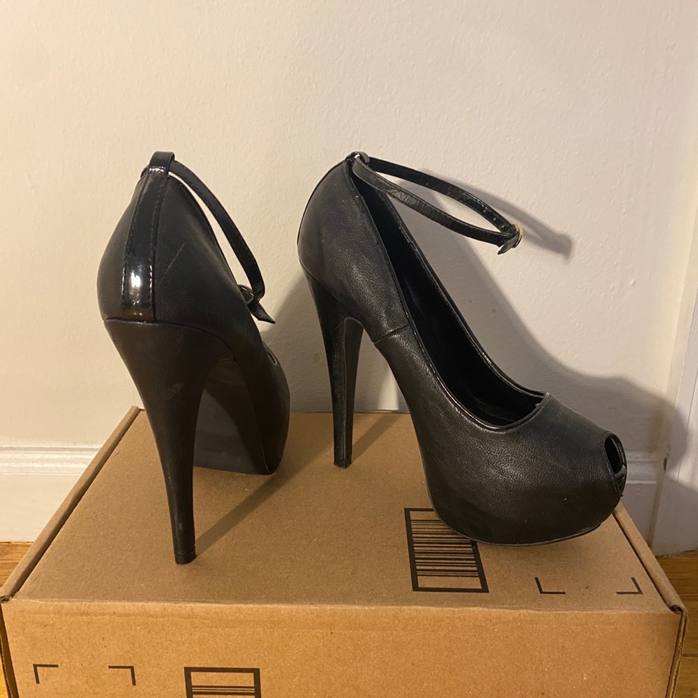 Heels - Picture 2 of 2